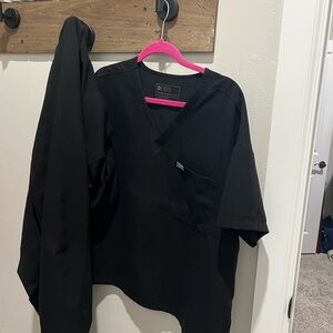 Figs Black relaxed Scrub Top and Zamora pant XL   Set have 2 sets available